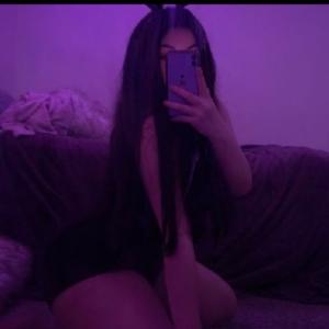 Profile picture of baby_brunette