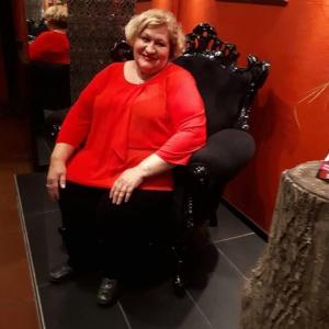 Profile picture of CurvySharon