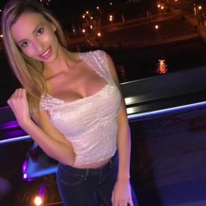Profile picture of CurvyMaya