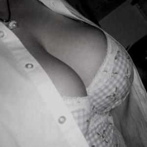 Profile picture of bustywife