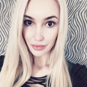 Profile picture of CaptivatingEllen